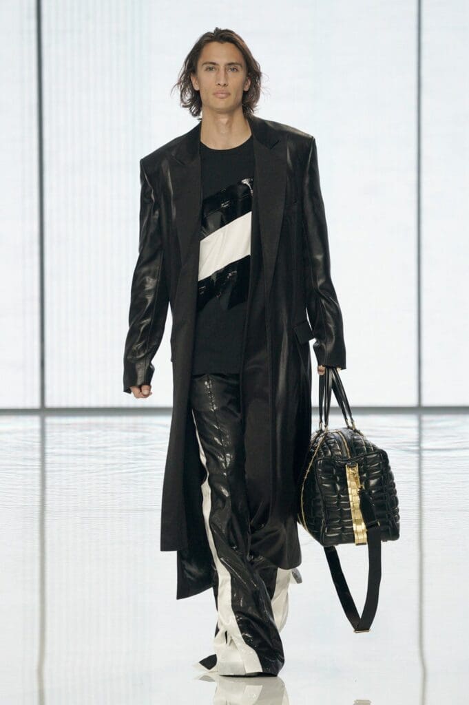 Balmain de Olivier Rousteing Primavera Verano 2022 por RUNWAY REVISTA
