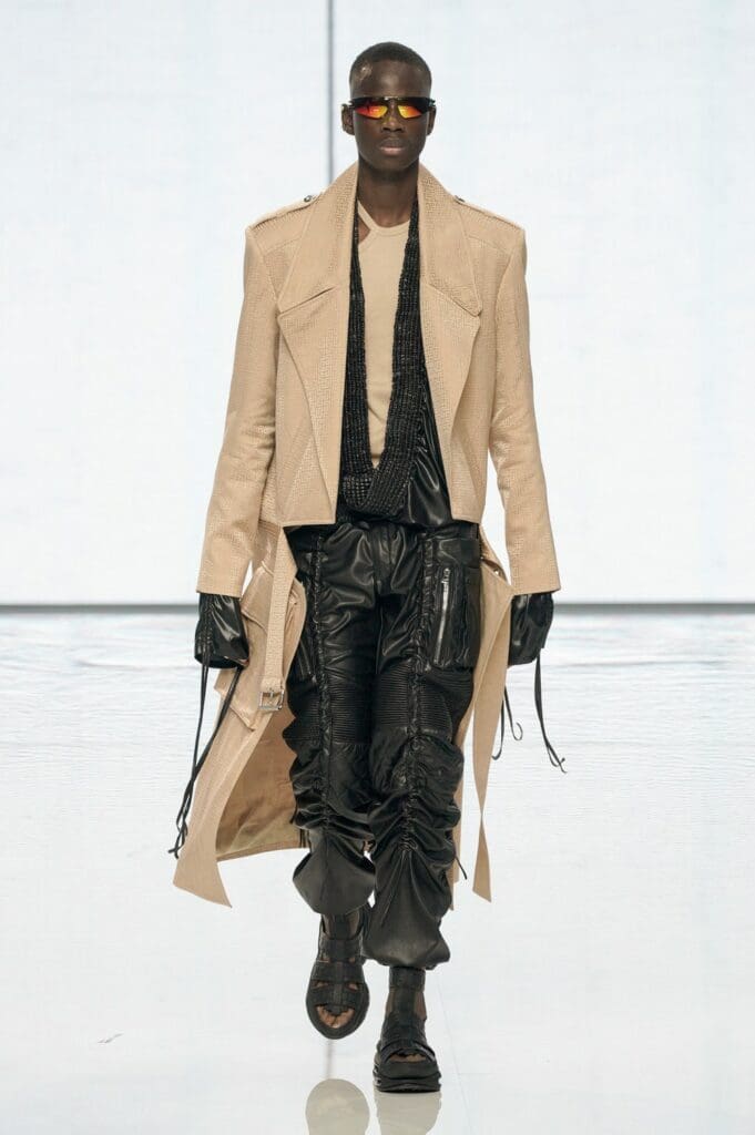Balmain de Olivier Rousteing Primavera Verano 2022 por RUNWAY REVISTA