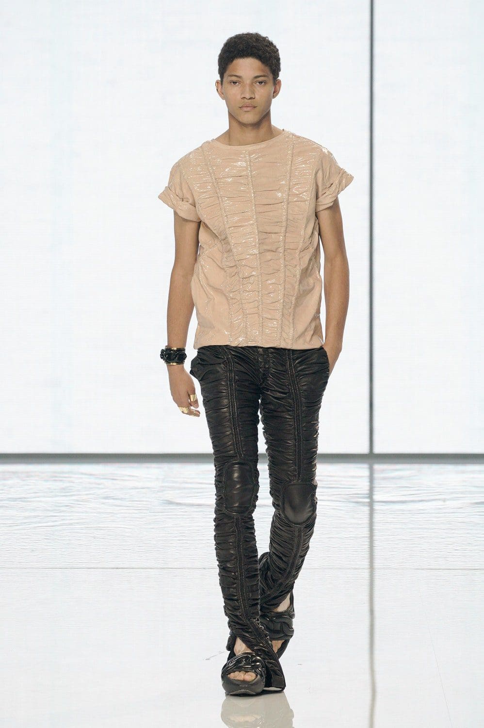 奥利维尔的巴尔曼 Rousteing 2022 春夏 RUNWAY 杂志