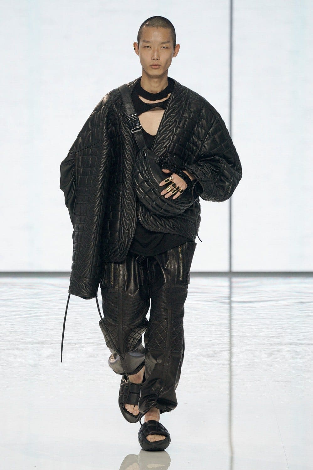 奥利维尔的巴尔曼 Rousteing 2022 春夏 RUNWAY 杂志