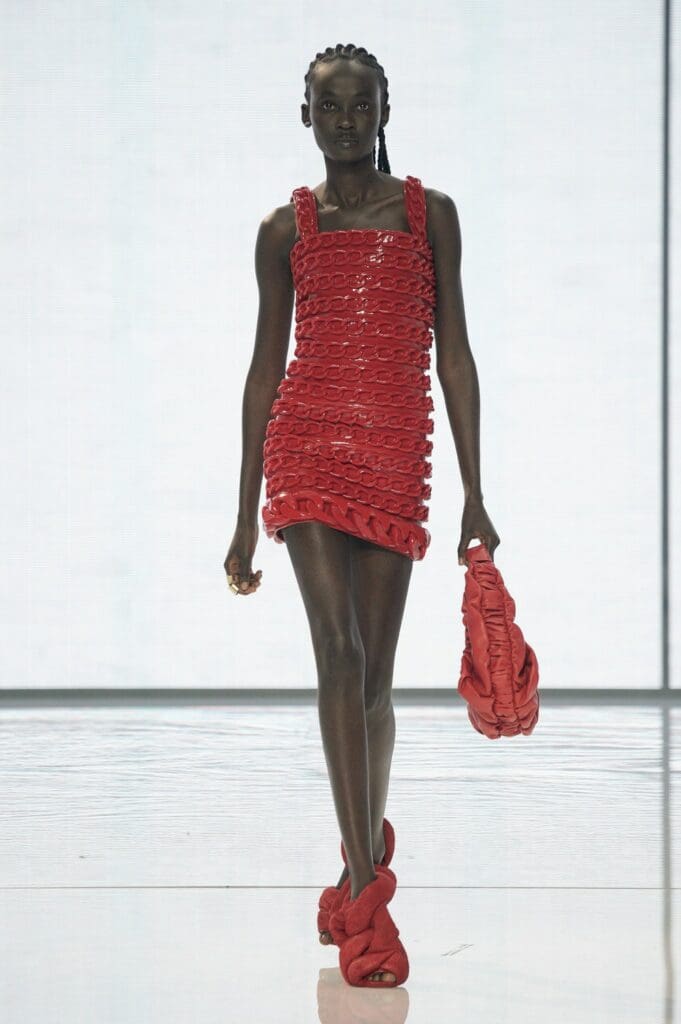 Balmain de Olivier Rousteing Primavera Verano 2022 por RUNWAY REVISTA