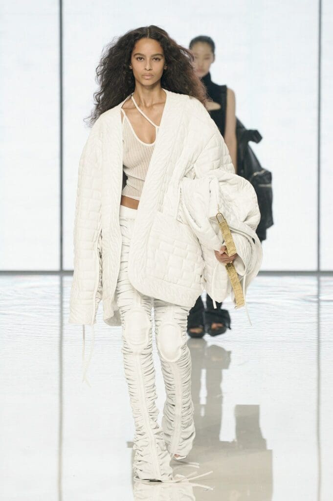 Balmain de Olivier Rousteing Primavera Verano 2022 por RUNWAY REVISTA