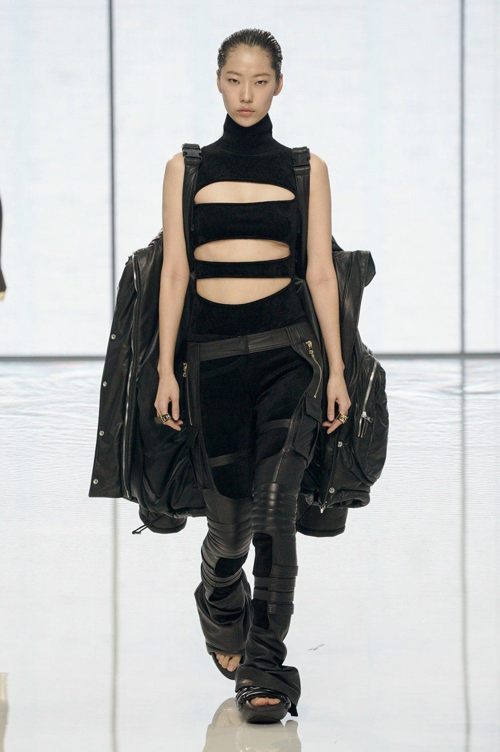 奥利维尔的巴尔曼 Rousteing 2022 春夏 RUNWAY 杂志