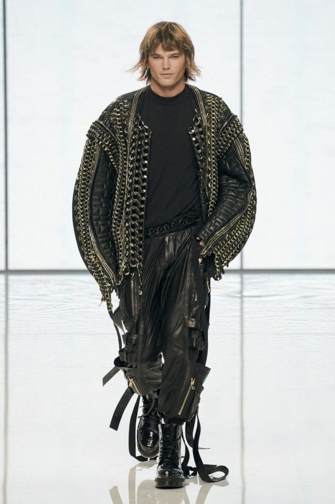 Balmain de Olivier Rousteing Primavera Verano 2022 por RUNWAY REVISTA