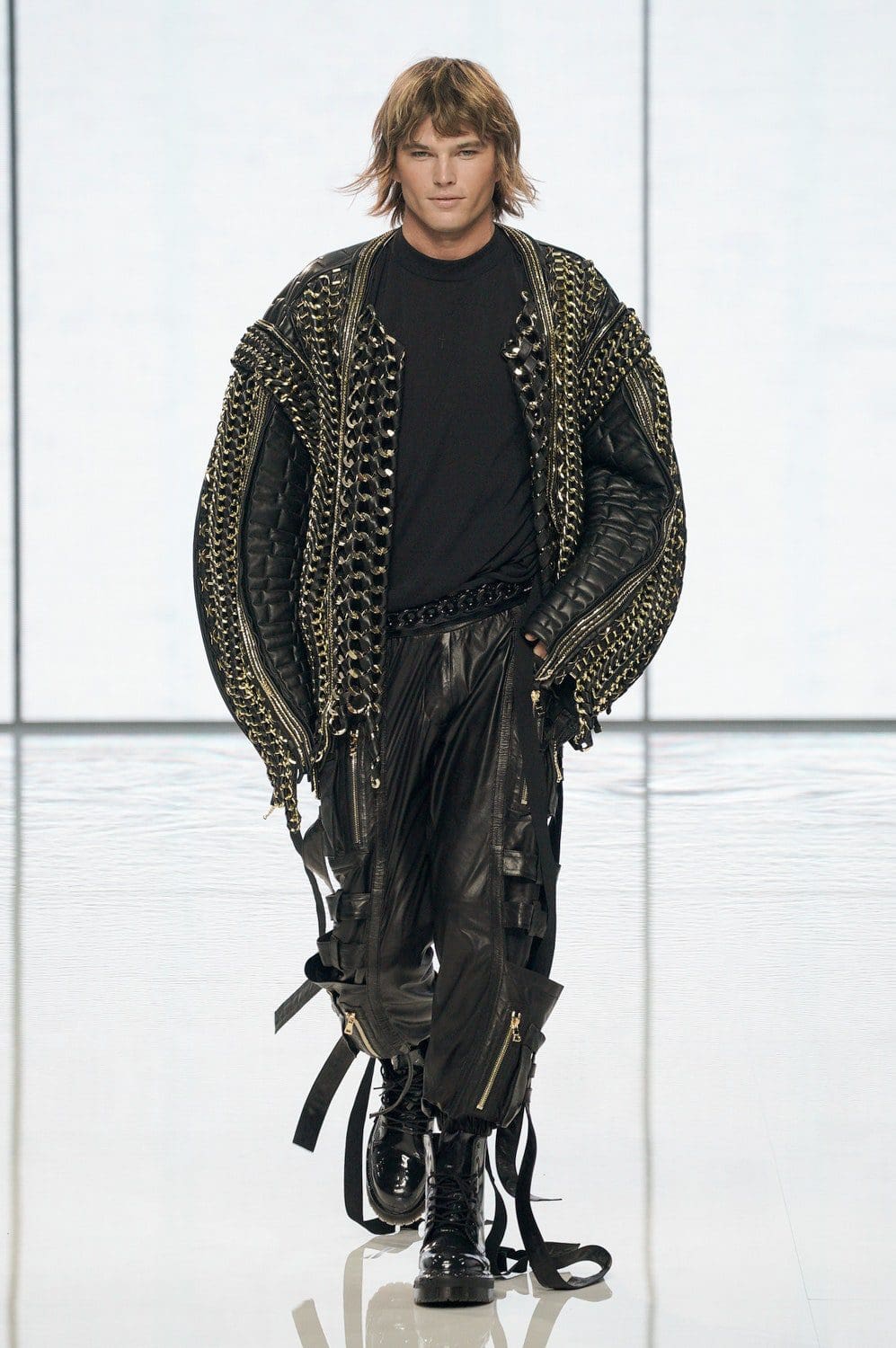 奥利维尔的巴尔曼 Rousteing 2022 春夏 RUNWAY 杂志