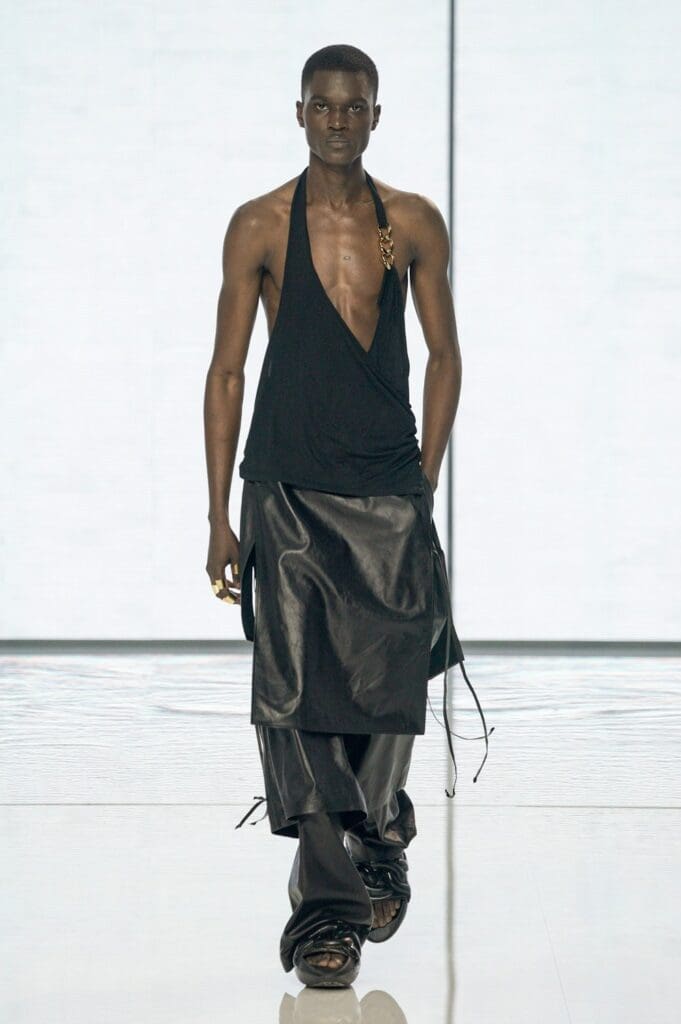 Balmain de Olivier Rousteing Primavera Verano 2022 por RUNWAY REVISTA