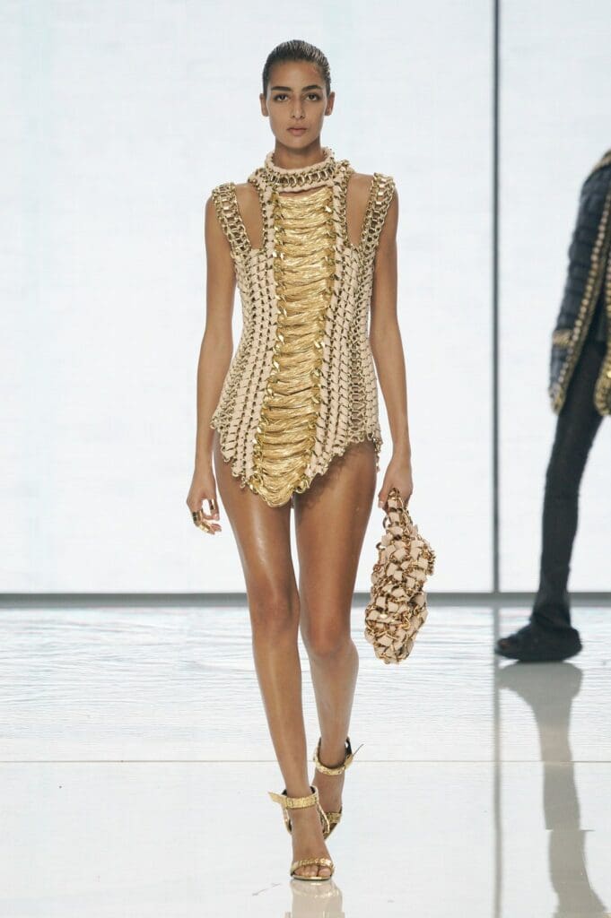 Balmain de Olivier Rousteing Primavera Verano 2022 por RUNWAY REVISTA