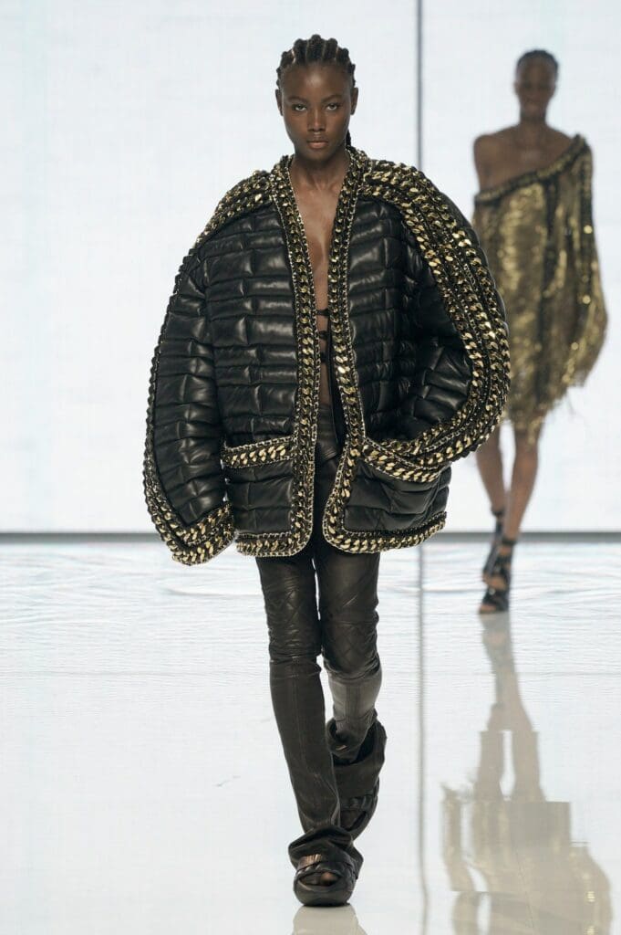 Balmain de Olivier Rousteing Primavera Verano 2022 por RUNWAY REVISTA
