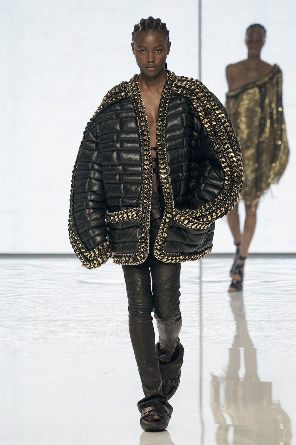 奥利维尔的巴尔曼 Rousteing 2022 春夏 RUNWAY 杂志