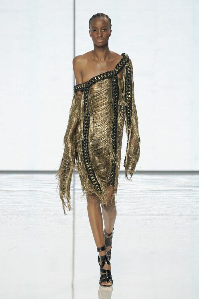 Balmain de Olivier Rousteing Primavera Verano 2022 por RUNWAY REVISTA