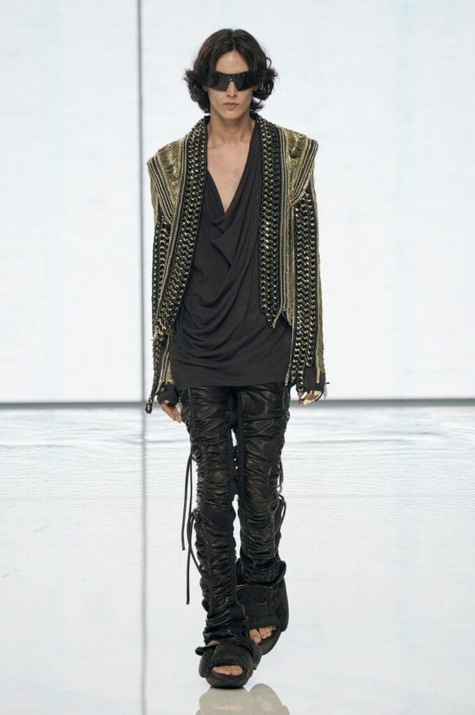 Balmain de Olivier Rousteing Primavera Verano 2022 por RUNWAY REVISTA