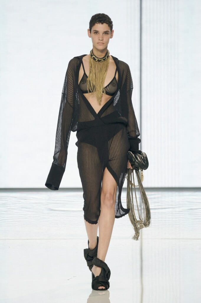 Balmain de Olivier Rousteing Primavera Verano 2022 por RUNWAY REVISTA