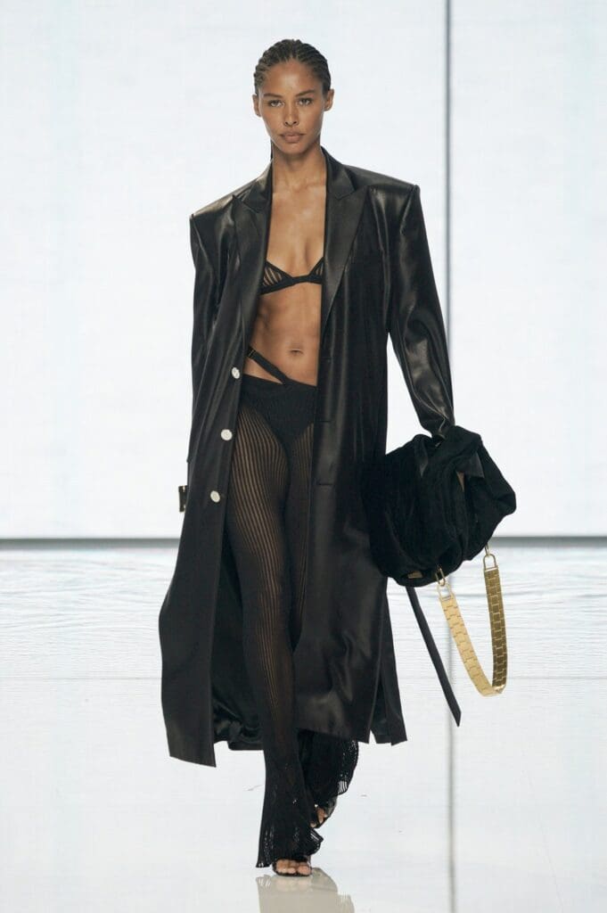 Balmain de Olivier Rousteing Primavera Verano 2022 por RUNWAY REVISTA