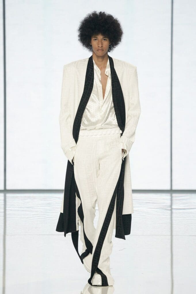 Balmain de Olivier Rousteing Primavera Verano 2022 por RUNWAY REVISTA