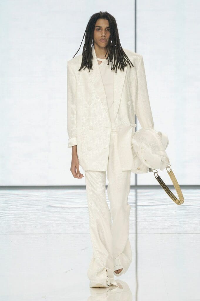 Balmain de Olivier Rousteing Primavera Verano 2022 por RUNWAY REVISTA