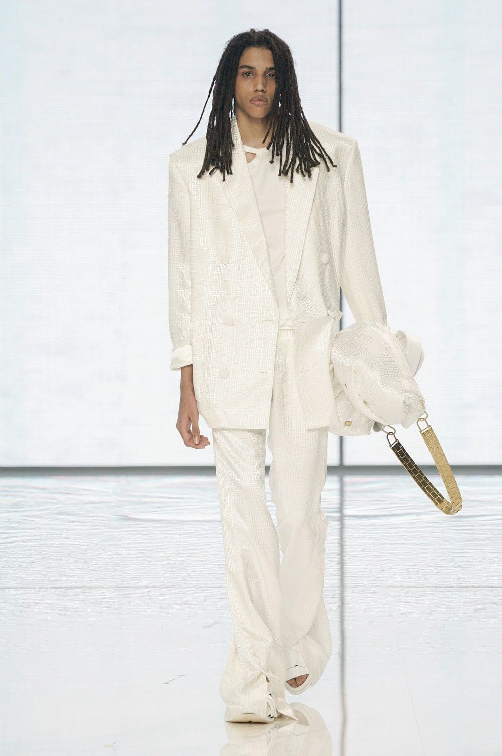 奥利维尔的巴尔曼 Rousteing 2022 春夏 RUNWAY 杂志