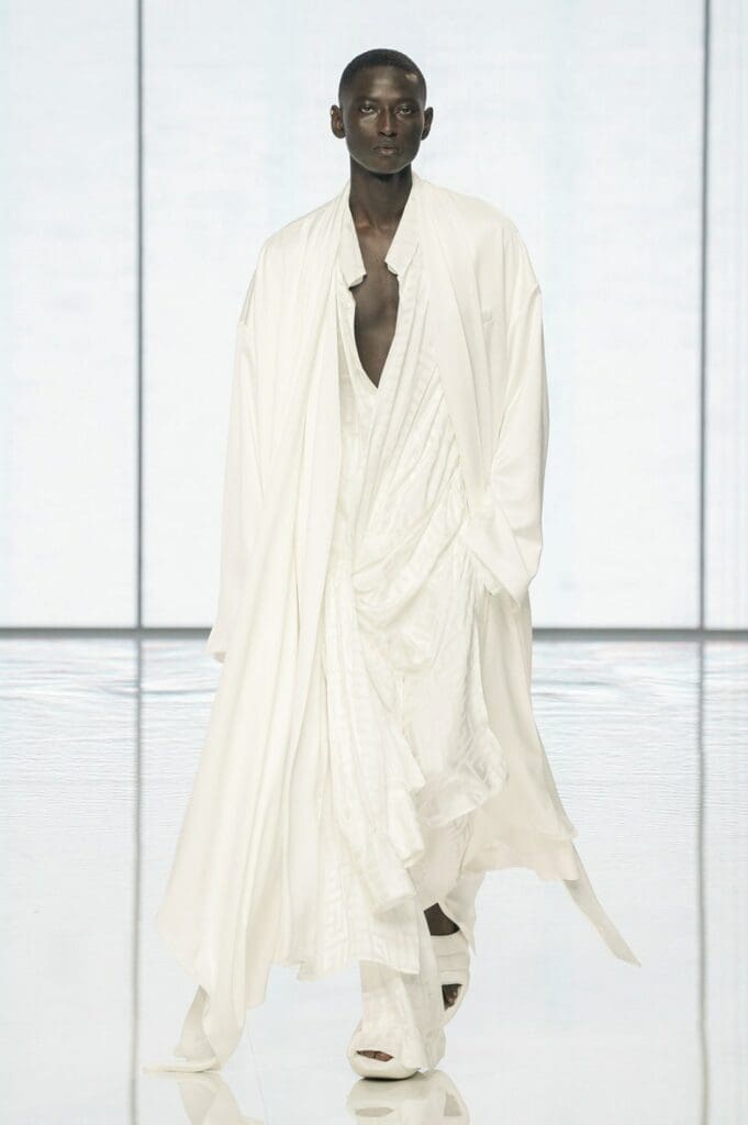 Balmain de Olivier Rousteing Primavera Verano 2022 por RUNWAY REVISTA
