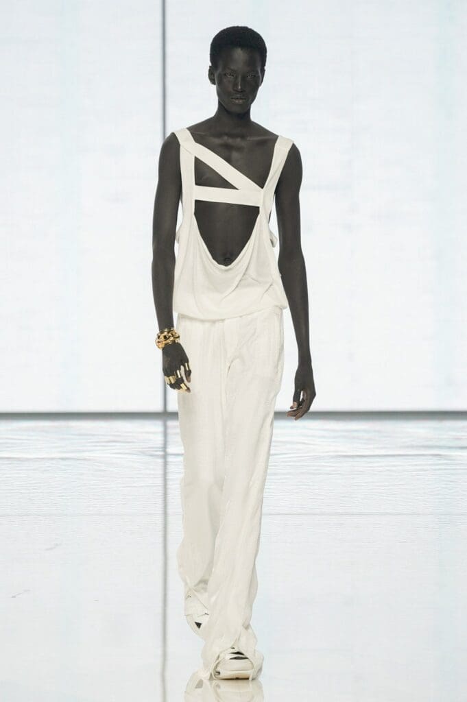 Balmain de Olivier Rousteing Primavera Verano 2022 por RUNWAY REVISTA