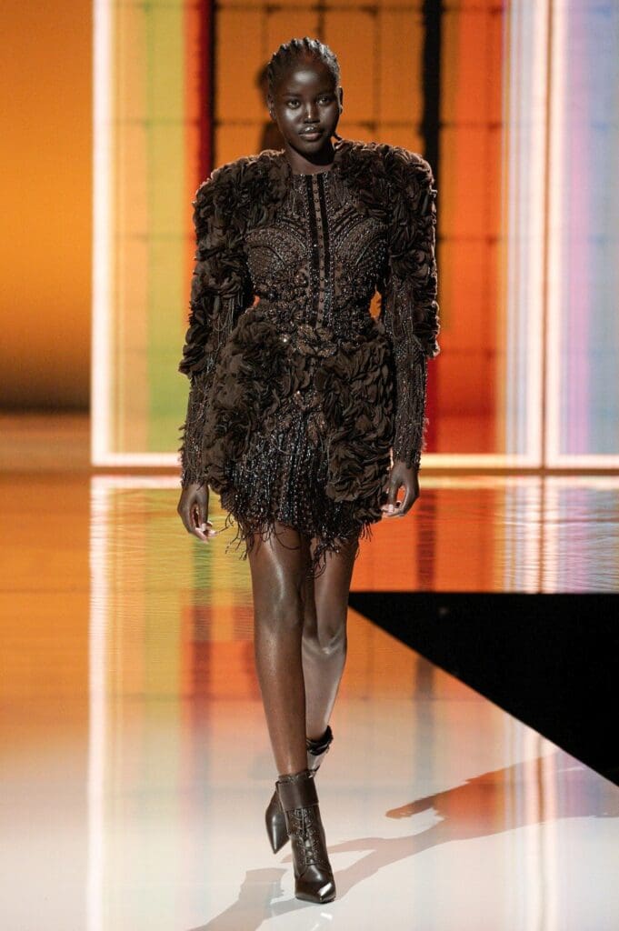 Balmain de Olivier Rousteing Primavera Verano 2022 por RUNWAY REVISTA