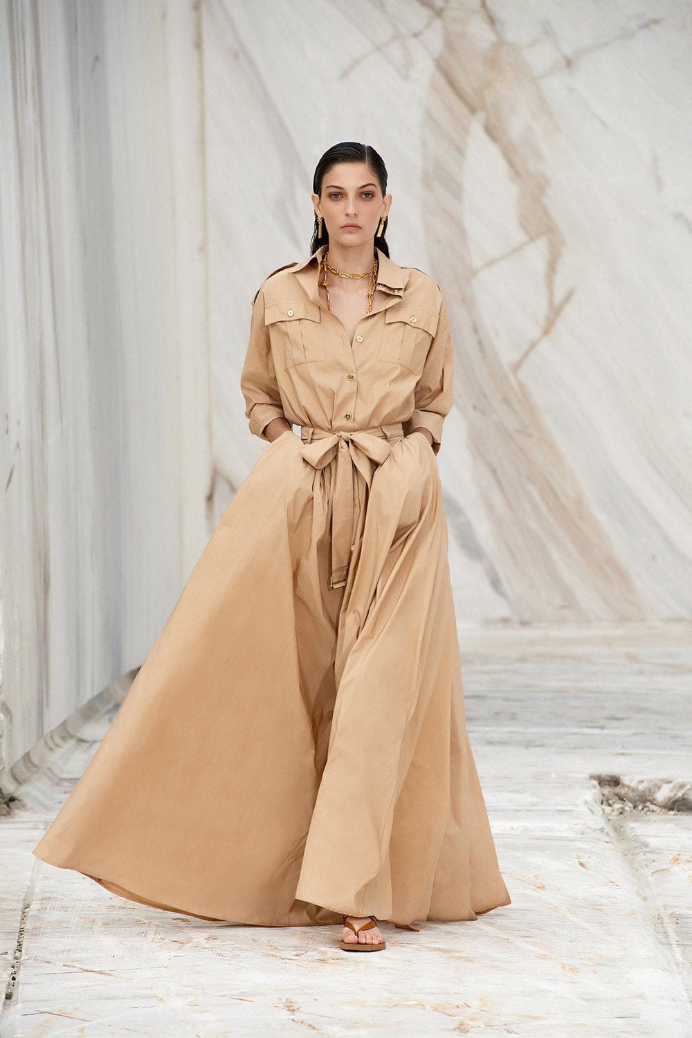Elisabetta Franchi Spring Summer 2022 Milão por RUNWAY MAGAZINE