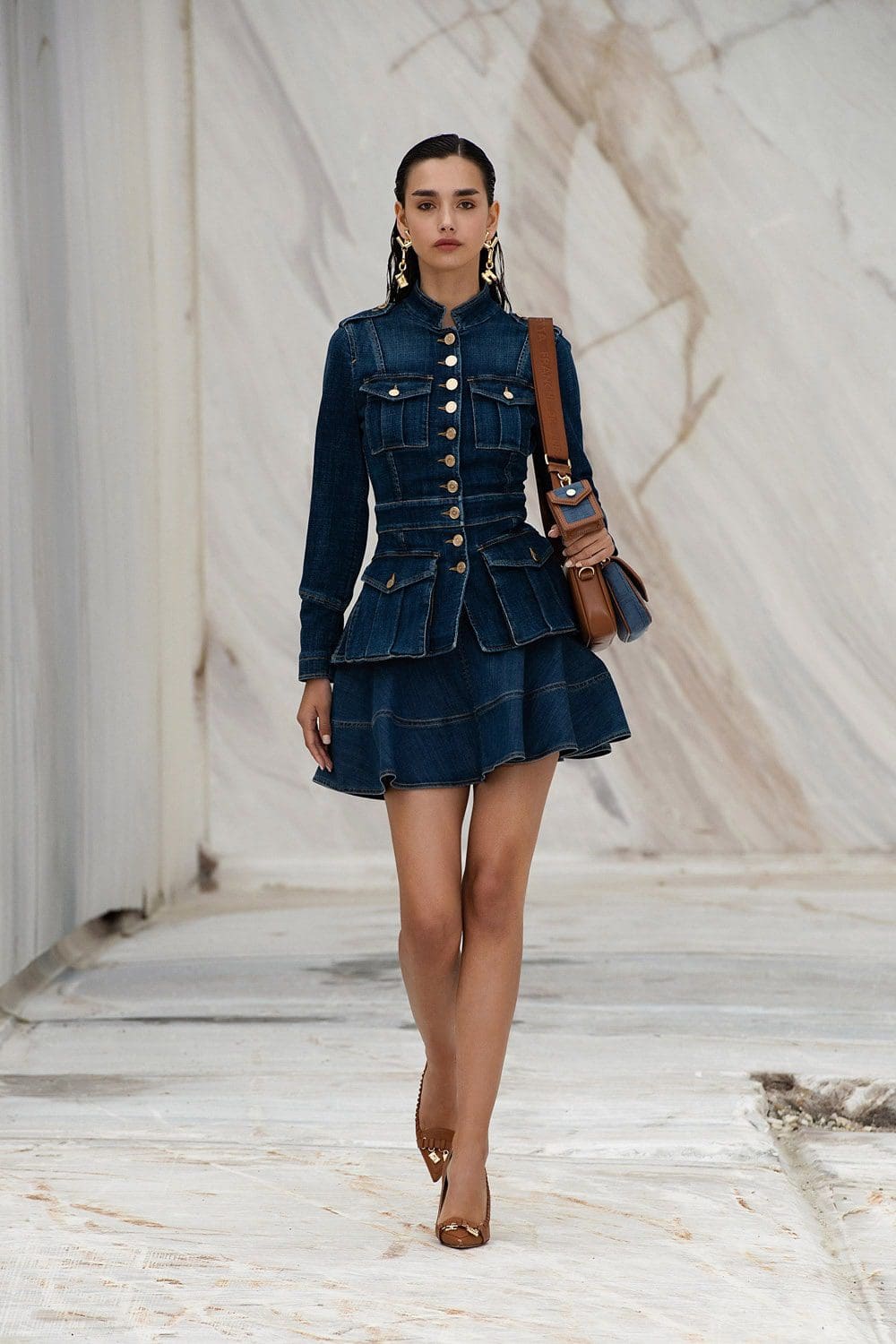 Elisabetta Franchi Spring Summer 2022 Milão por RUNWAY MAGAZINE