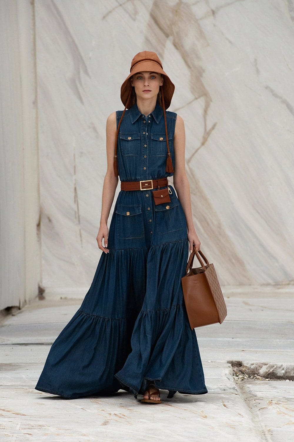 Elisabetta Franchi Spring Summer 2022 Milão por RUNWAY MAGAZINE