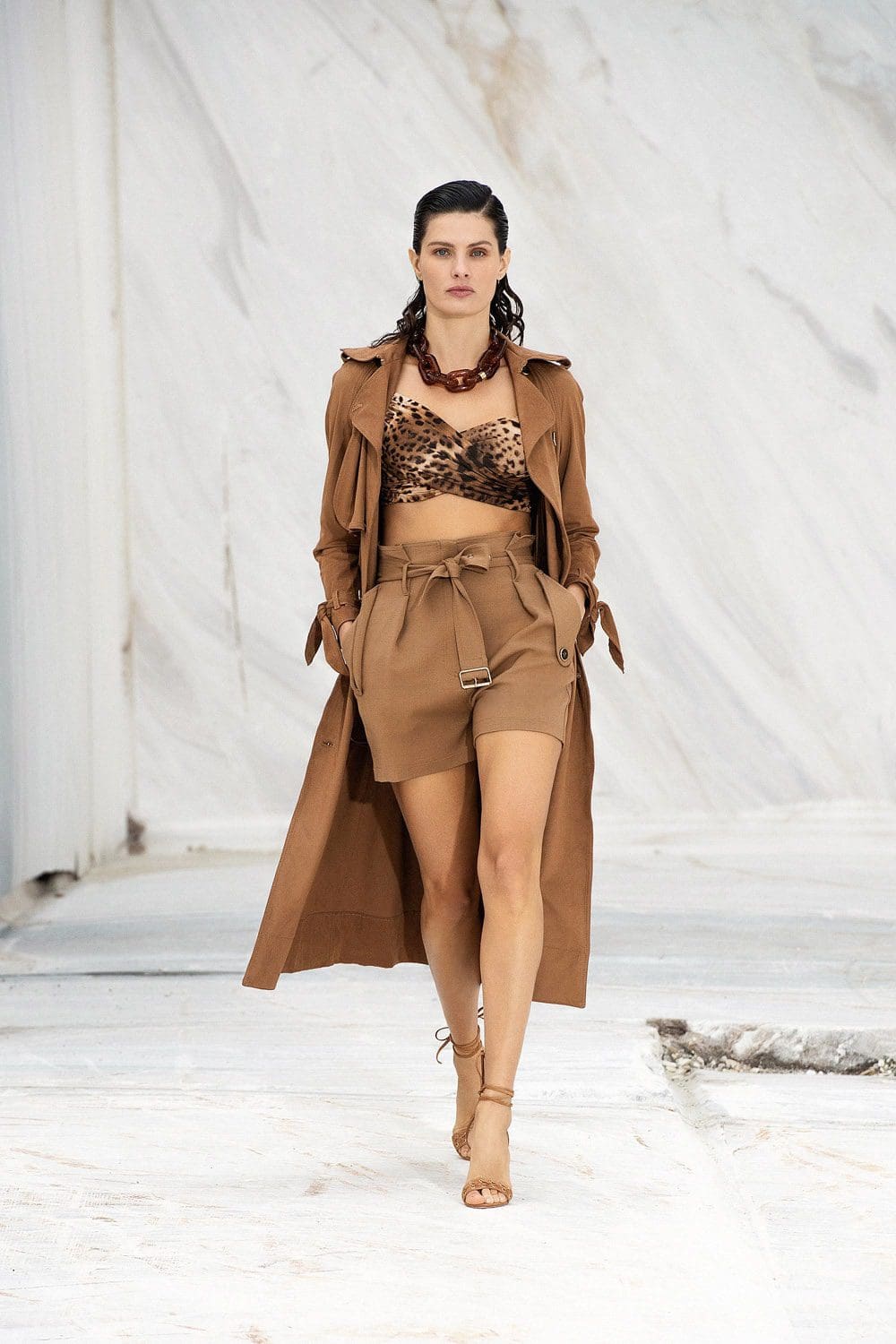 Elisabetta Franchi Spring Summer 2022 Milão por RUNWAY MAGAZINE