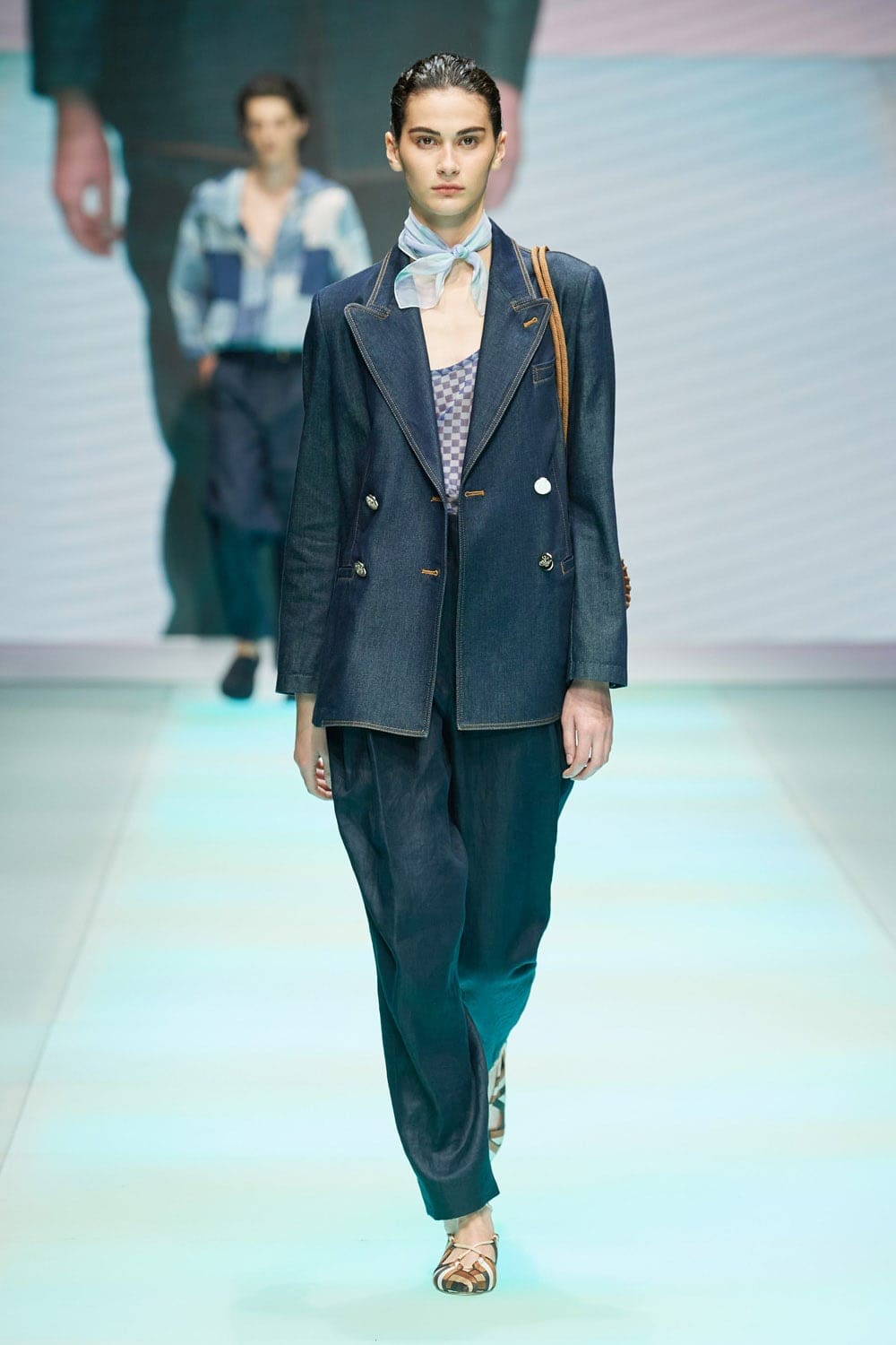 Emporio Armani Spring Summer 2022 por RUNWAY MAGAZINE