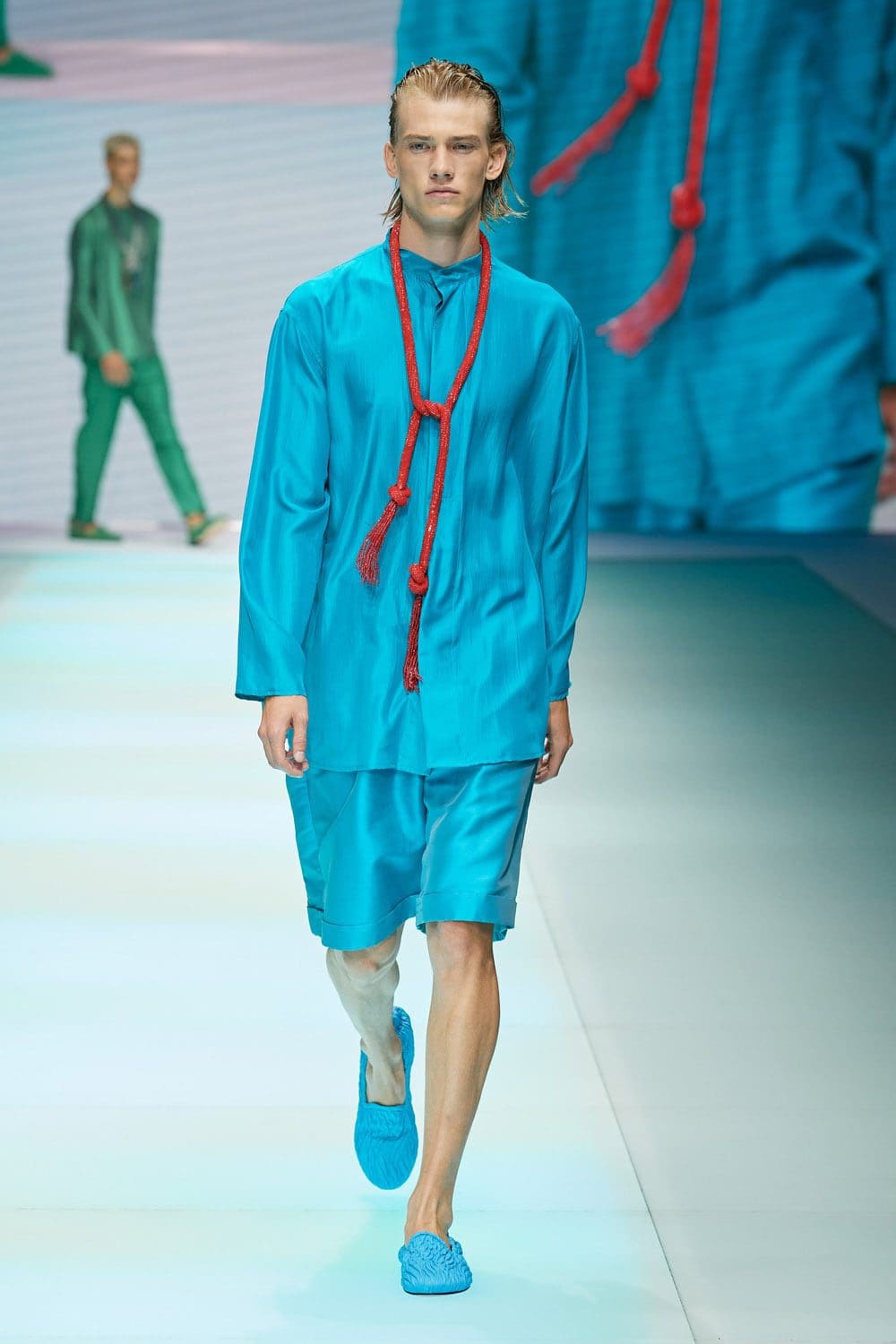 Emporio Armani Spring Summer 2022 por RUNWAY REVISTAEmporio Armani Primavera Verão 2022 por RUNWAY MAGAZINE