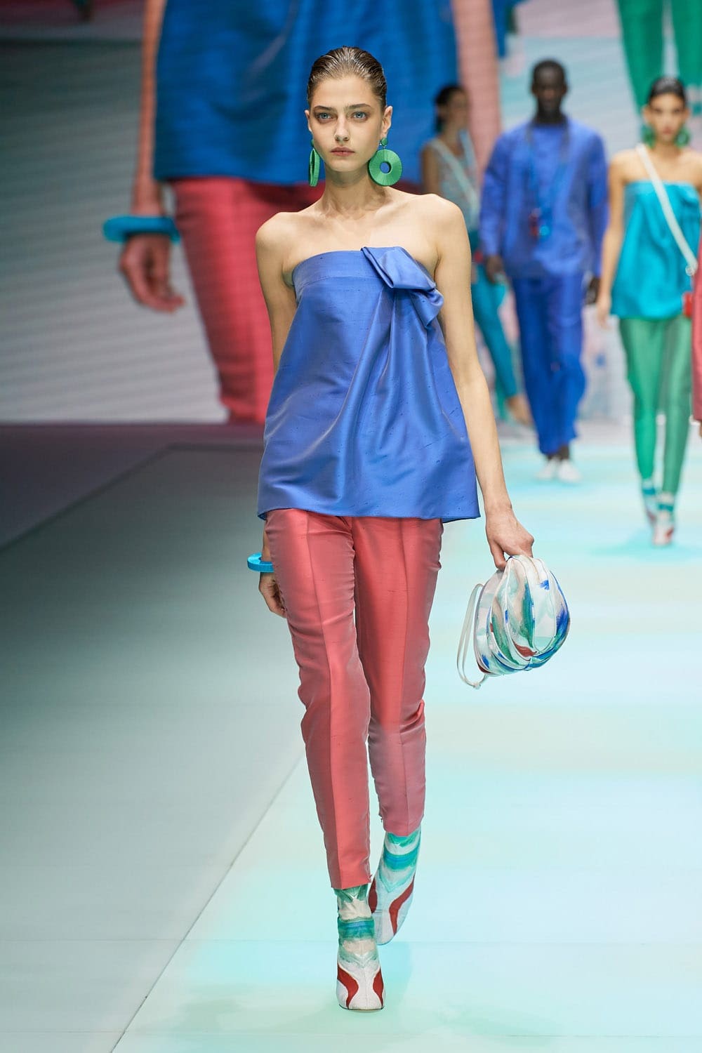 Emporio Armani Spring Summer 2022 por RUNWAY MAGAZINE