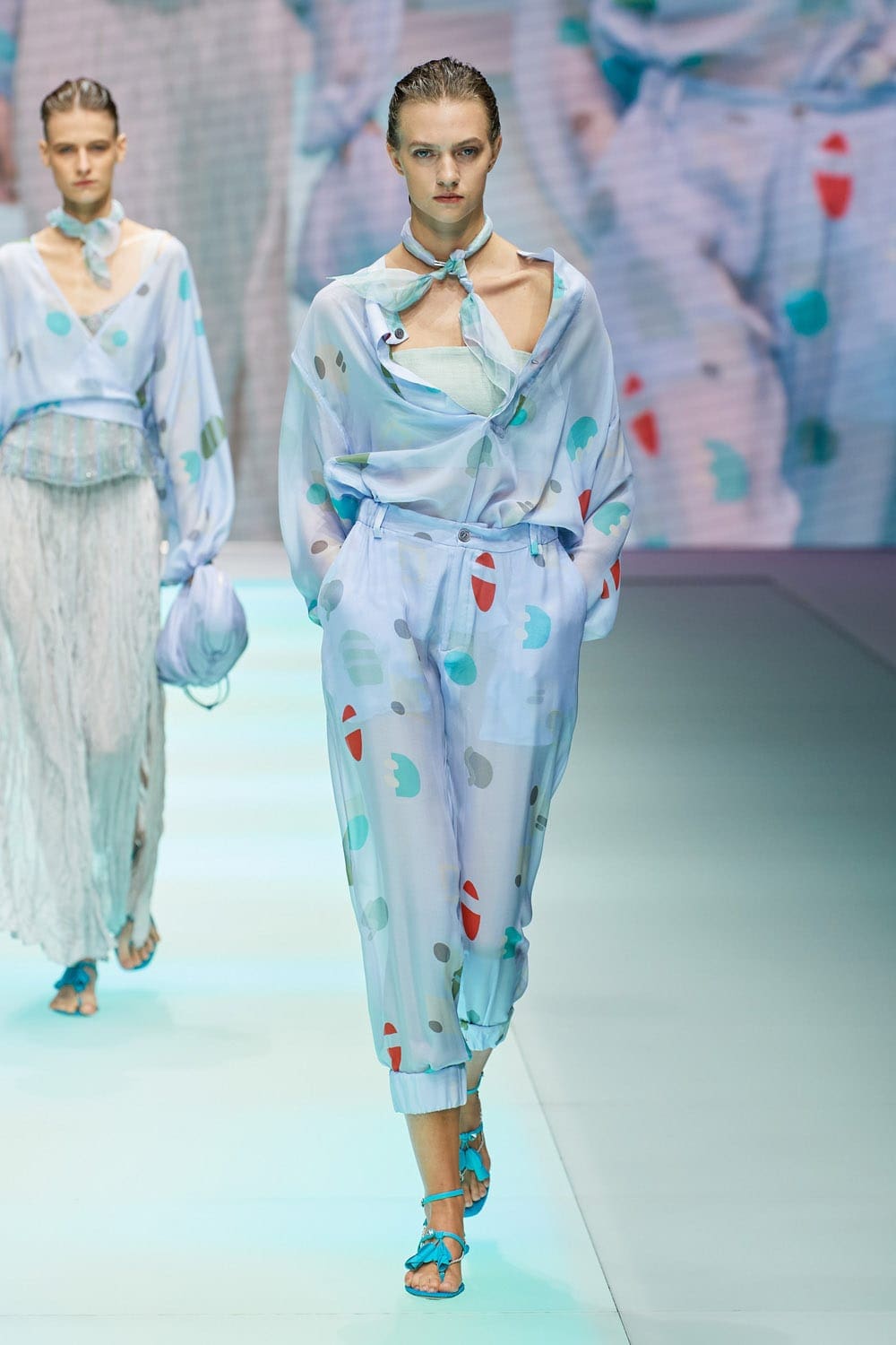 Emporio Armani Spring Summer 2022 por RUNWAY MAGAZINE