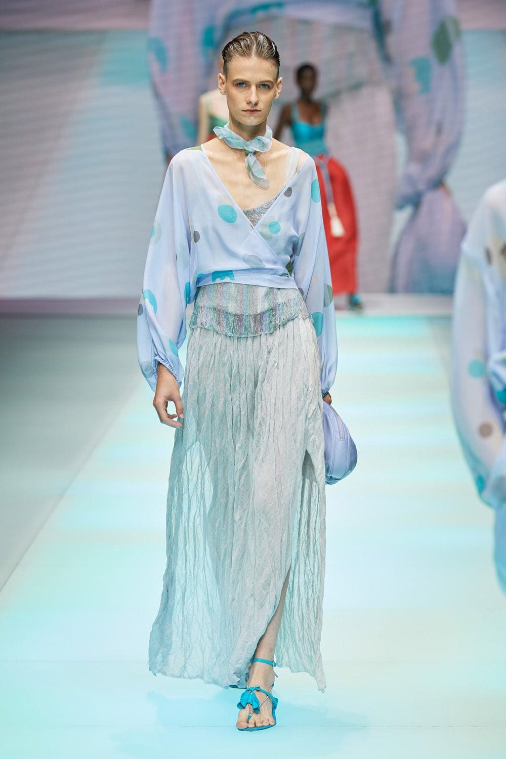 Emporio Armani Spring Summer 2022 por RUNWAY REVISTAEmporio Armani Primavera Verão 2022 por RUNWAY MAGAZINE