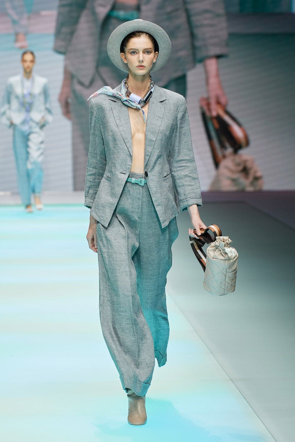 Emporio Armani Spring Summer 2022 por RUNWAY MAGAZINE