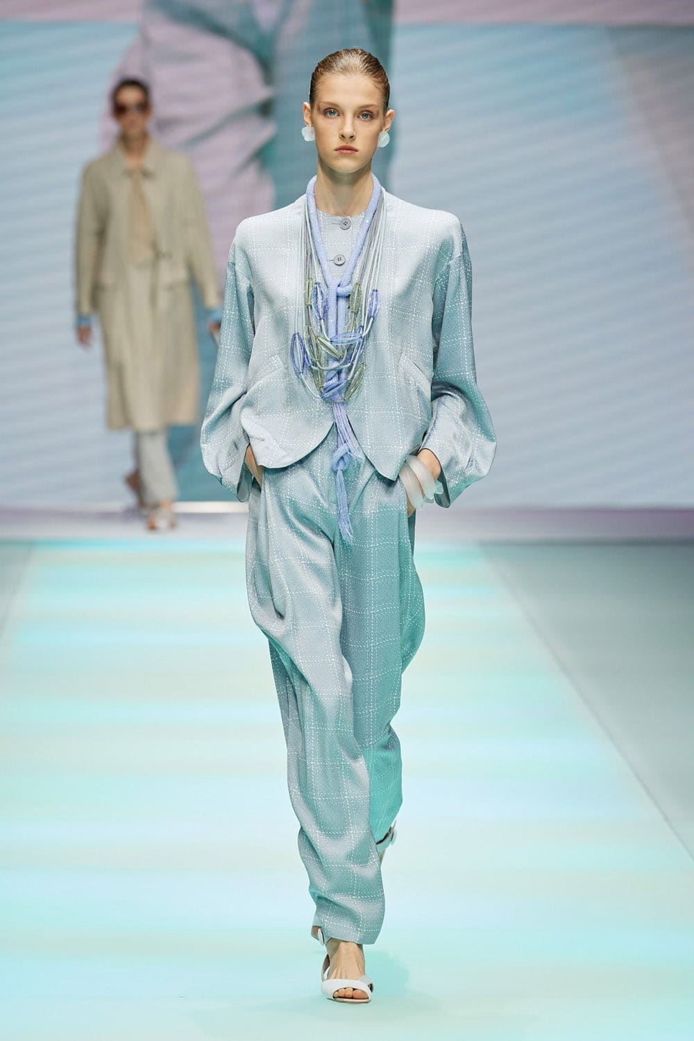 Emporio Armani Spring Summer 2022 por RUNWAY MAGAZINE