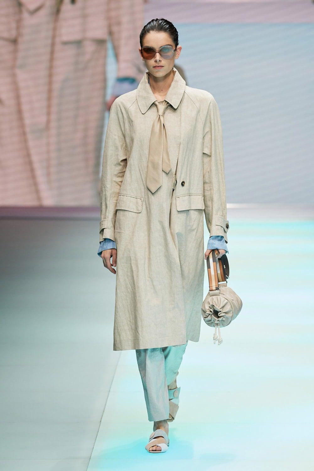 Emporio Armani Spring Summer 2022 por RUNWAY MAGAZINE