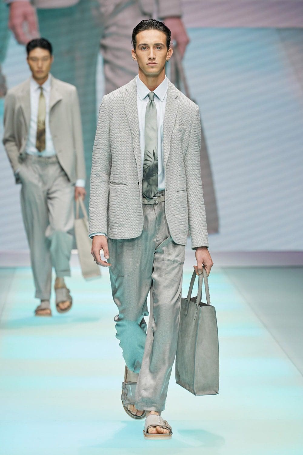 Emporio Armani Spring Summer 2022 por RUNWAY MAGAZINE