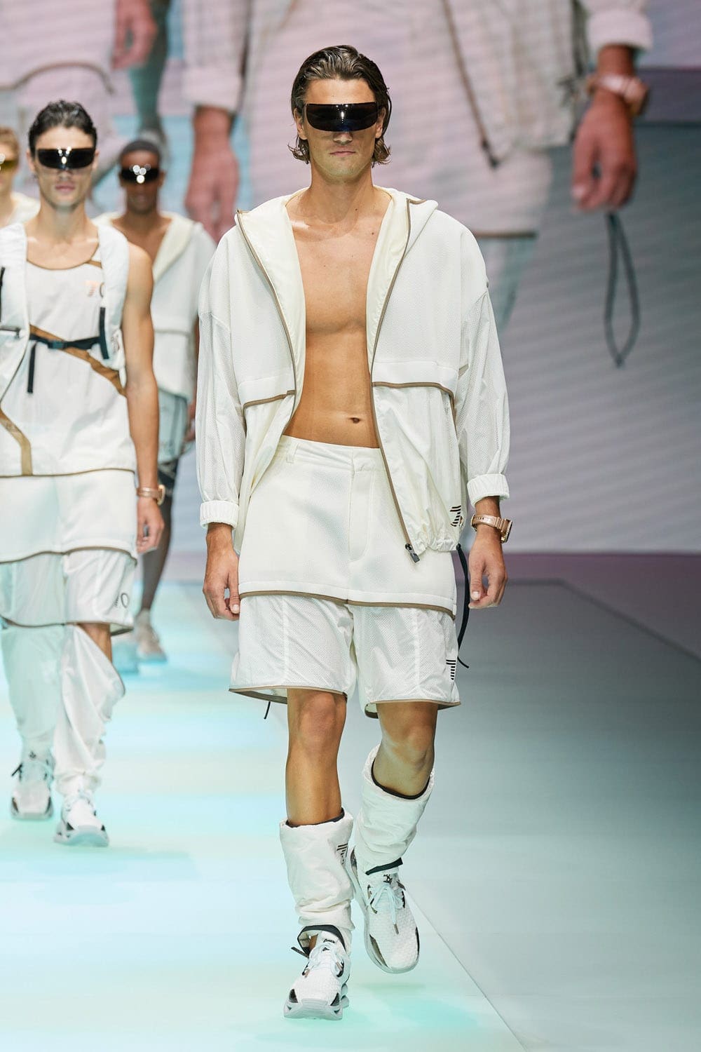 Emporio Armani Spring Summer 2022 por RUNWAY MAGAZINE