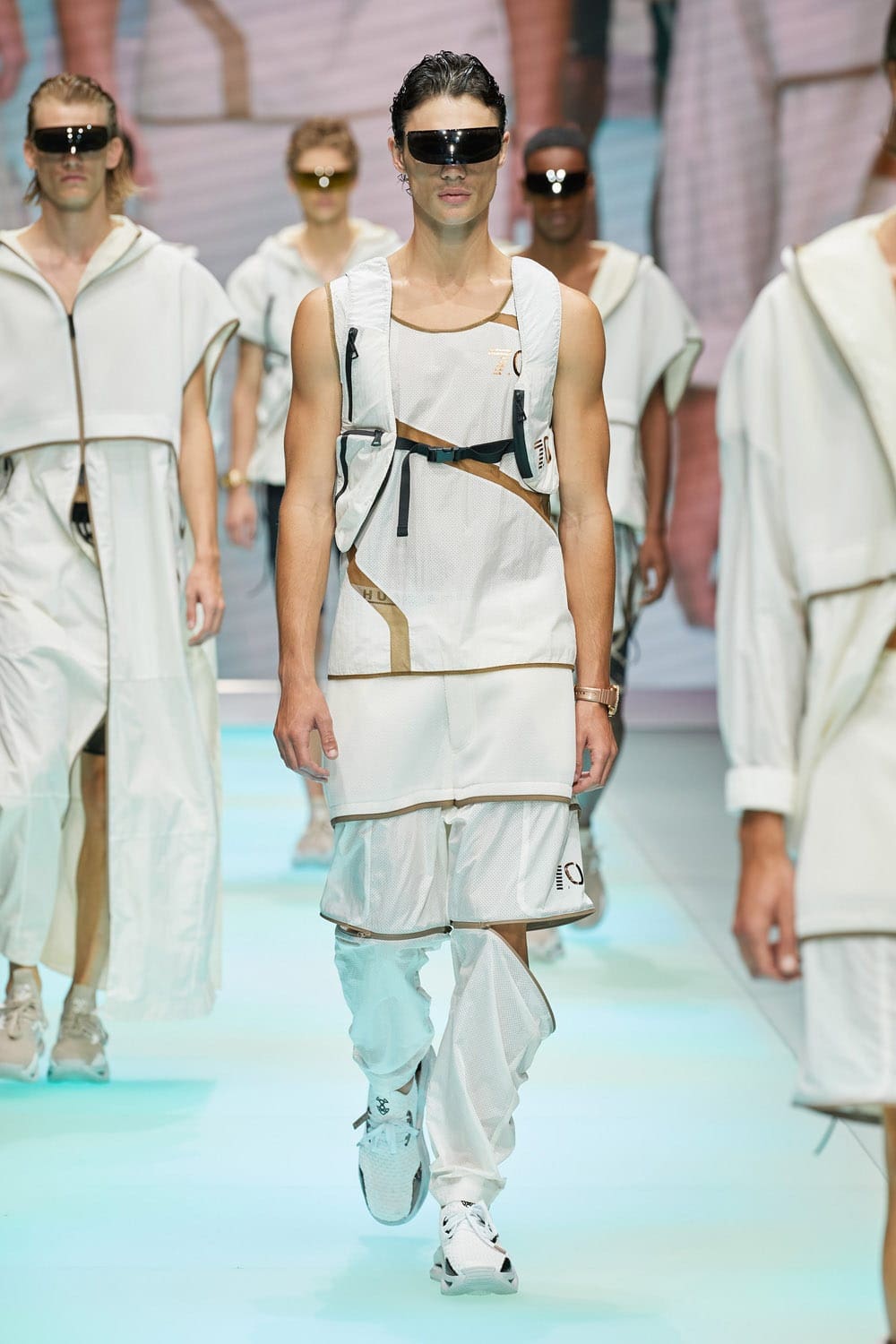 Emporio Armani Spring Summer 2022 por RUNWAY MAGAZINE