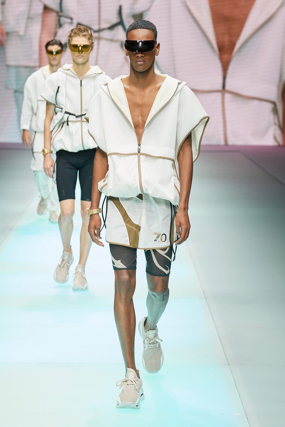 Emporio Armani Spring Summer 2022 por RUNWAY MAGAZINE