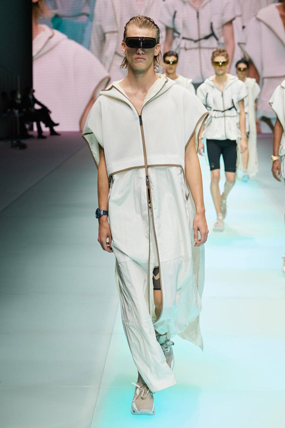 Emporio Armani Spring Summer 2022 por RUNWAY MAGAZINE