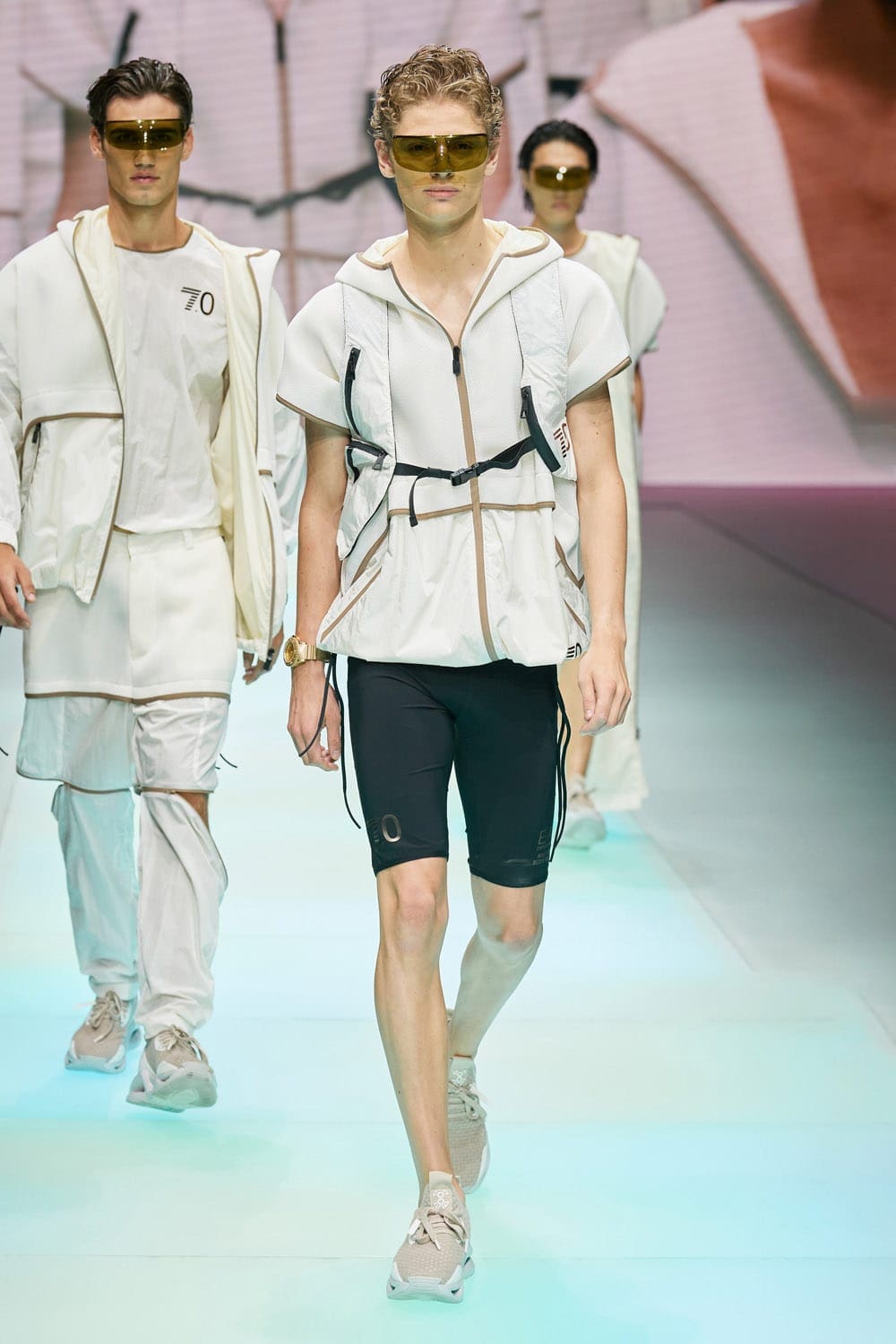 Emporio Armani Spring Summer 2022 por RUNWAY MAGAZINE