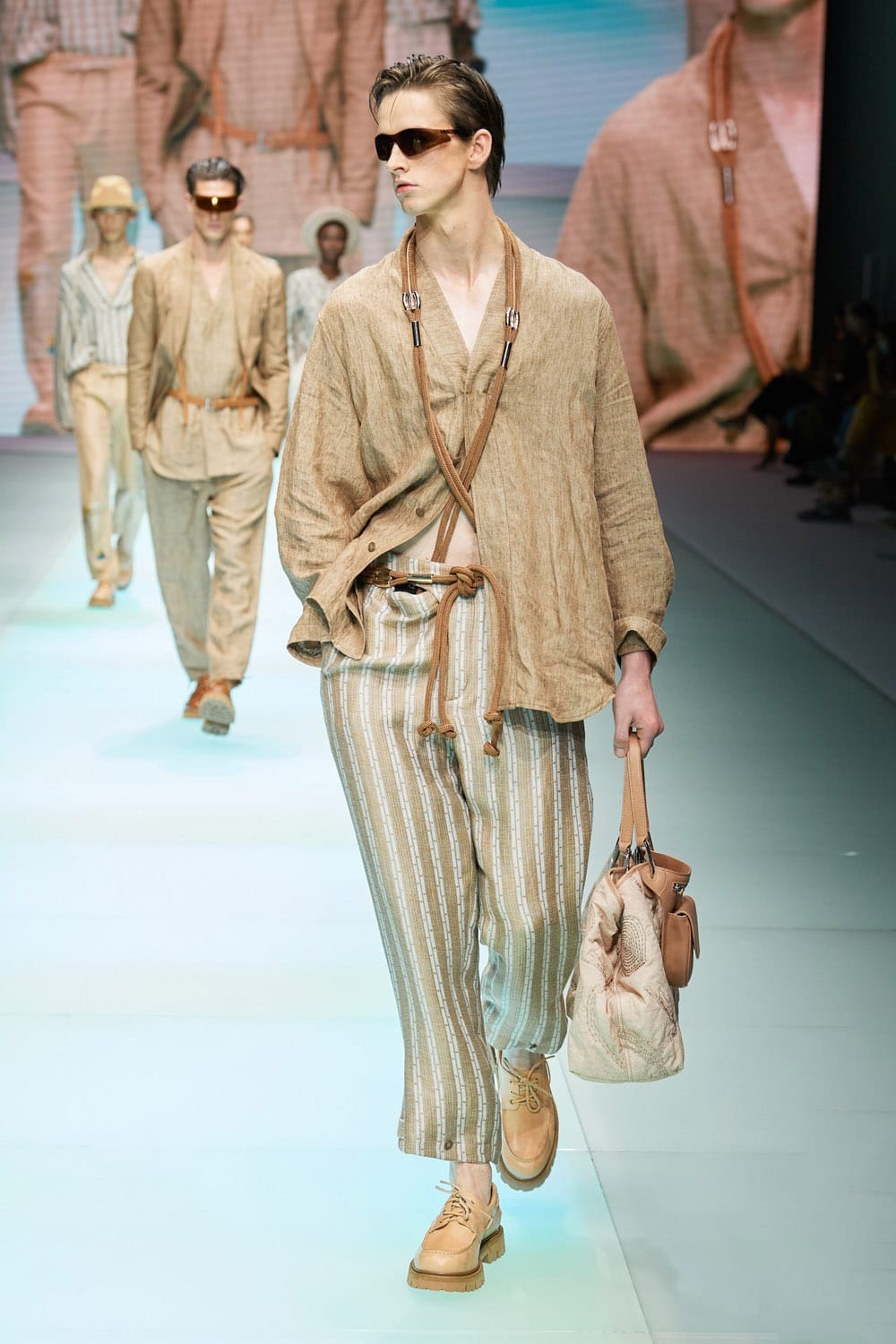 Emporio Armani Spring Summer 2022 por RUNWAY MAGAZINE