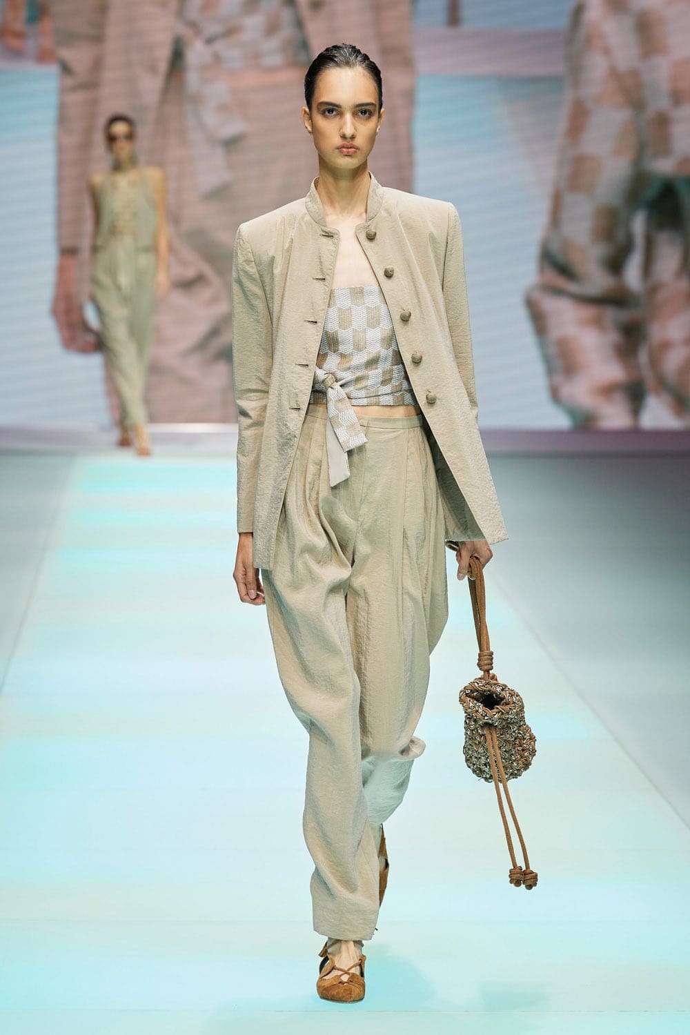 Emporio Armani Spring Summer 2022 por RUNWAY MAGAZINE