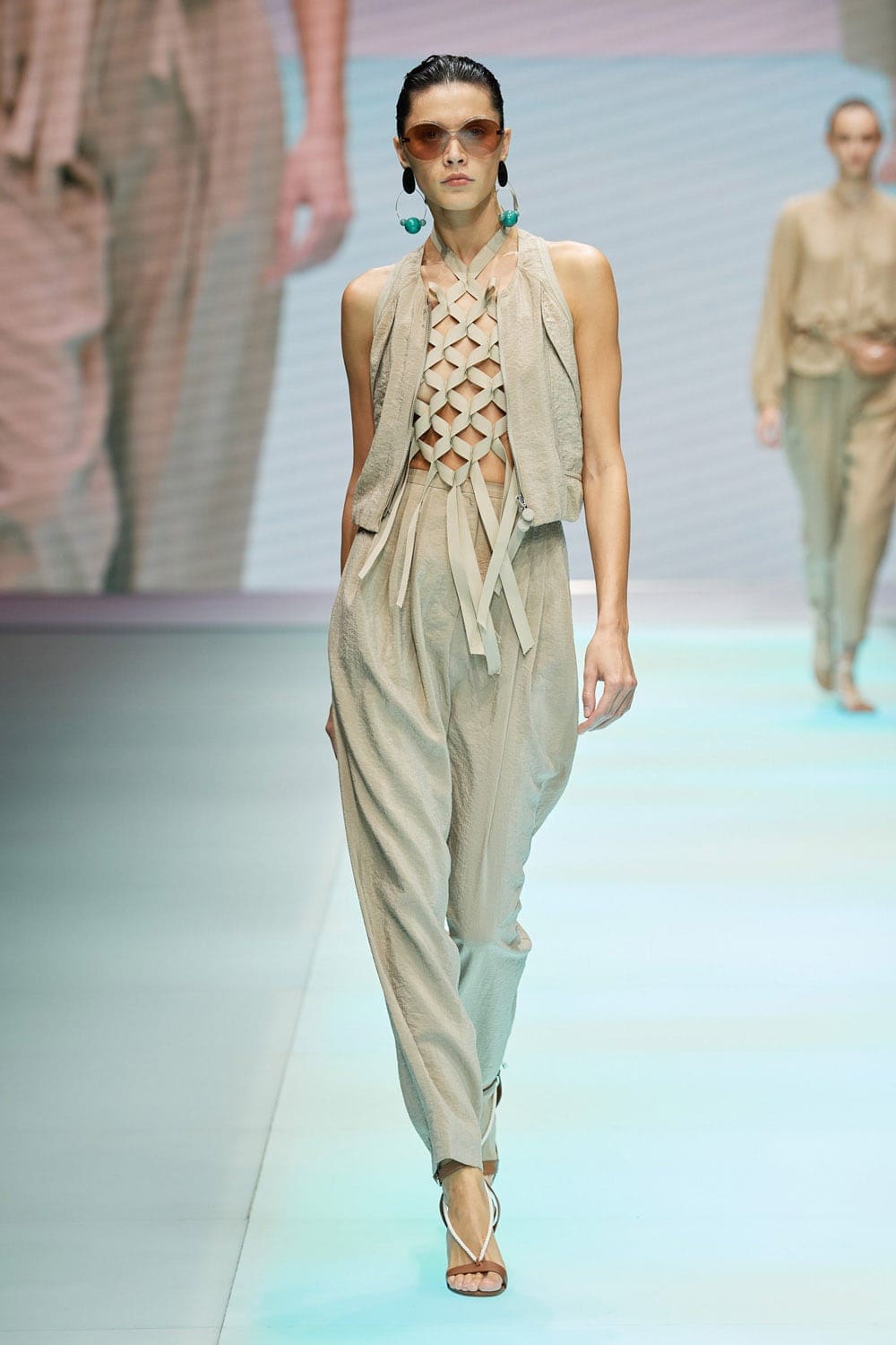 Emporio Armani Spring Summer 2022 por RUNWAY MAGAZINE