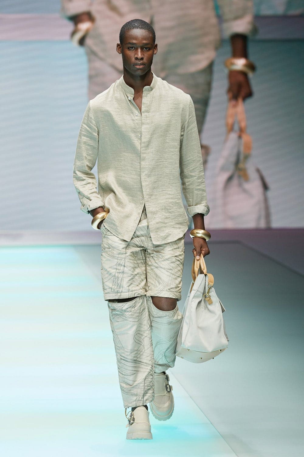 Emporio Armani Spring Summer 2022 por RUNWAY MAGAZINE