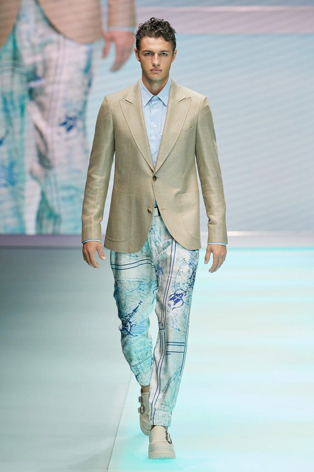 Emporio Armani Spring Summer 2022 por RUNWAY MAGAZINE