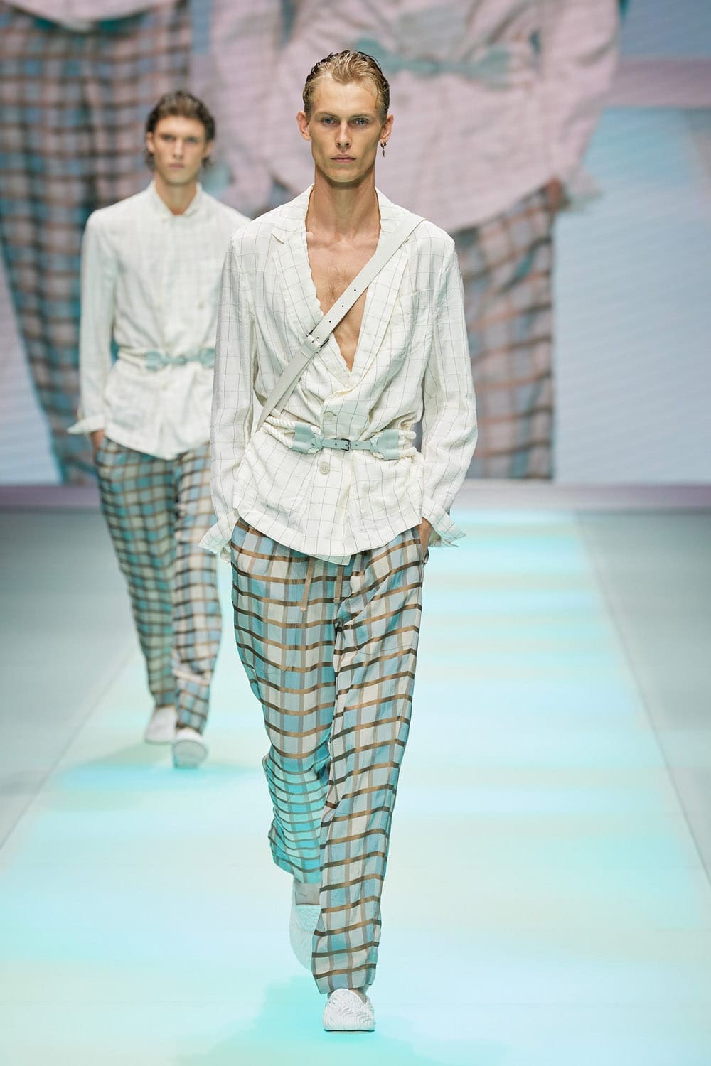 Emporio Armani Spring Summer 2022 por RUNWAY MAGAZINE