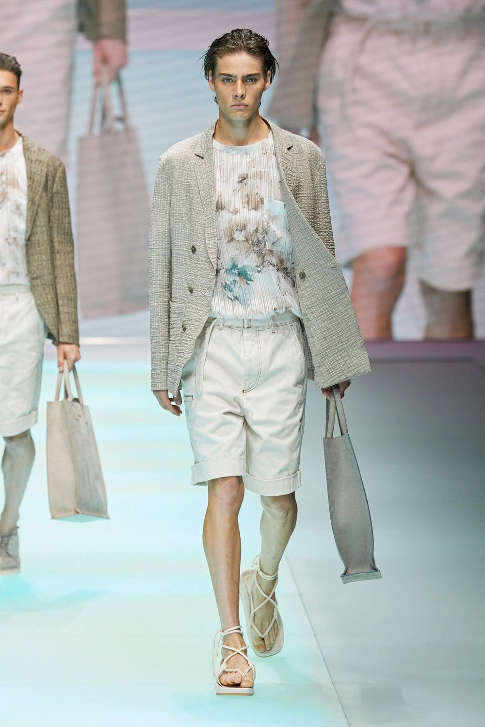 Emporio Armani Spring Summer 2022 por RUNWAY MAGAZINE