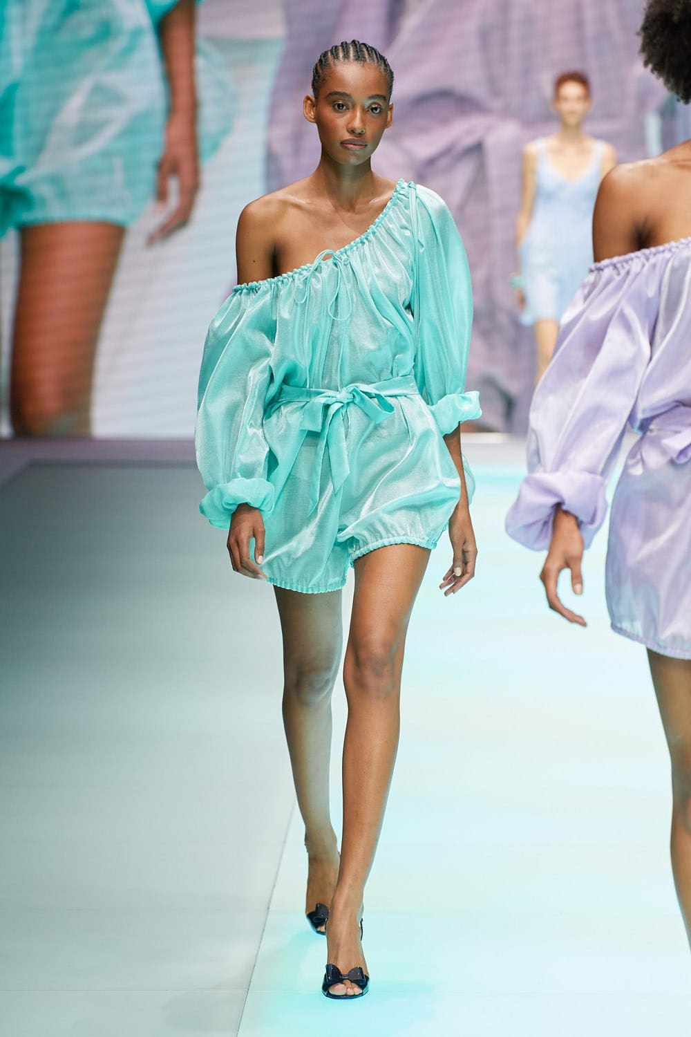 Emporio Armani Spring Summer 2022 por RUNWAY REVISTAEmporio Armani Primavera Verão 2022 por RUNWAY MAGAZINE