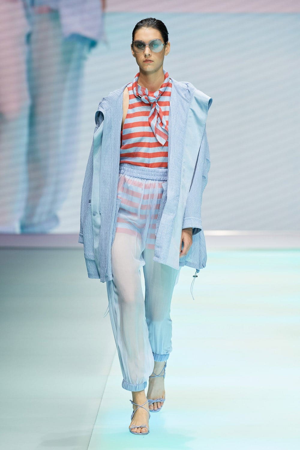 Emporio Armani Spring SummEmporio Armani Spring Summer 2022 por RUNWAY MAGAZINEer 2022 por RUNWAY MAGAZINE